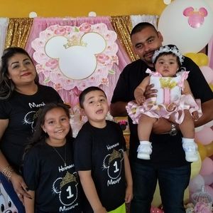 Meet your Posher, Yanin